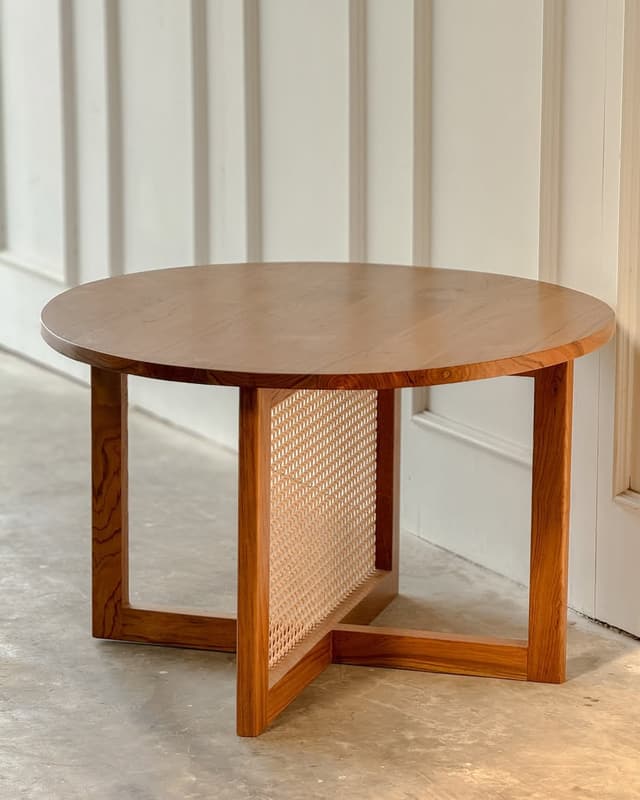 Meja kayu minimalis elegan untuk ruang tamu atau kerja - Karya Mebel Desa Sajen